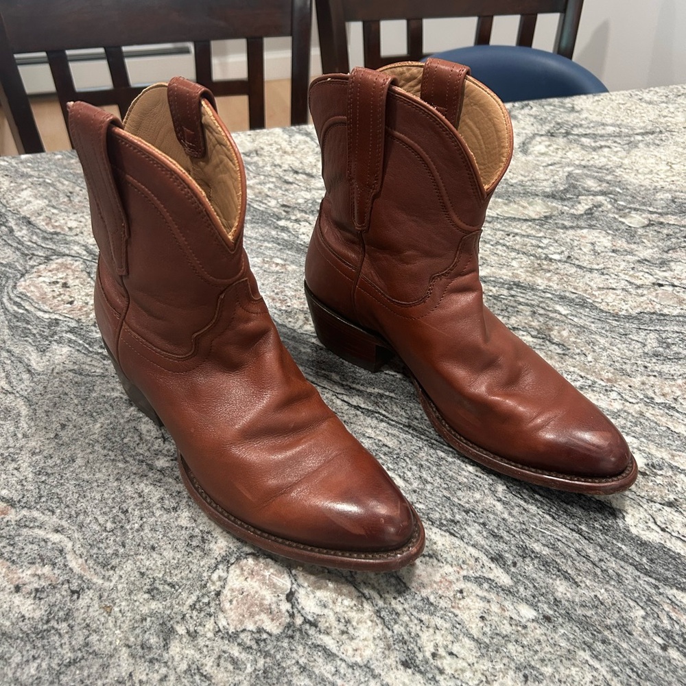 Women’s Tecovas size 8 brown.